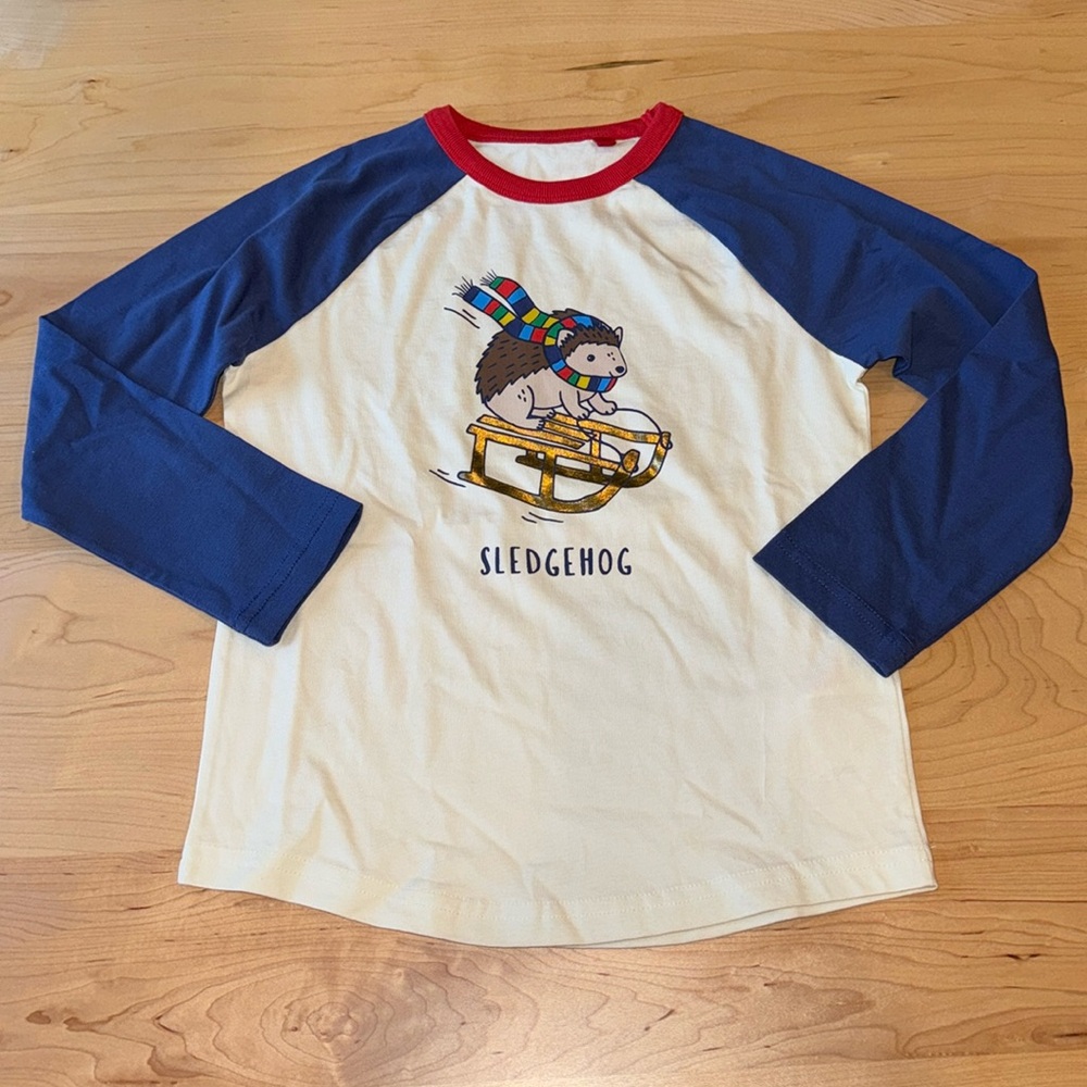 Mini Boden Long Sleeve Holiday Shirt with Sledgehog Graphic size 6-7 years NWOT